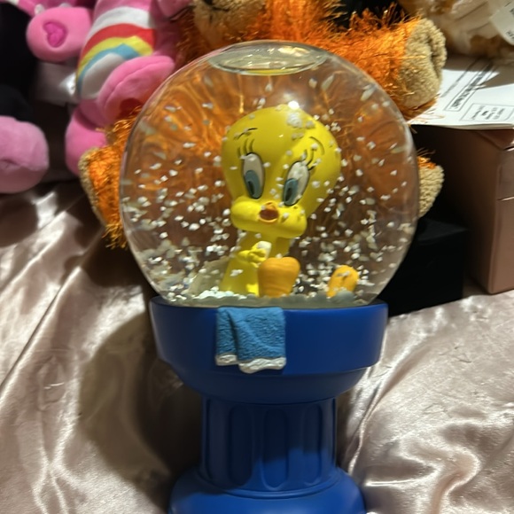 Looney Tunes Tweety Bird 1996 Snow Globe - Picture 4 of 6